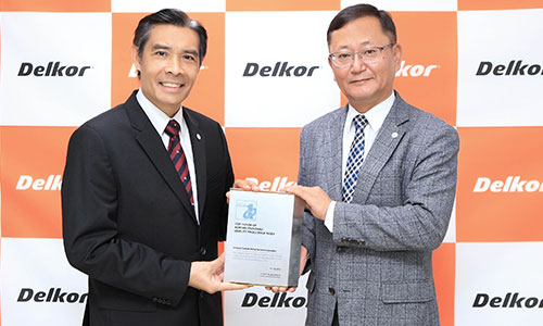 Delkor accepting award
