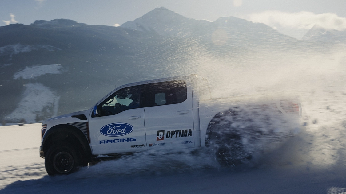 ford raptor racing in snow
