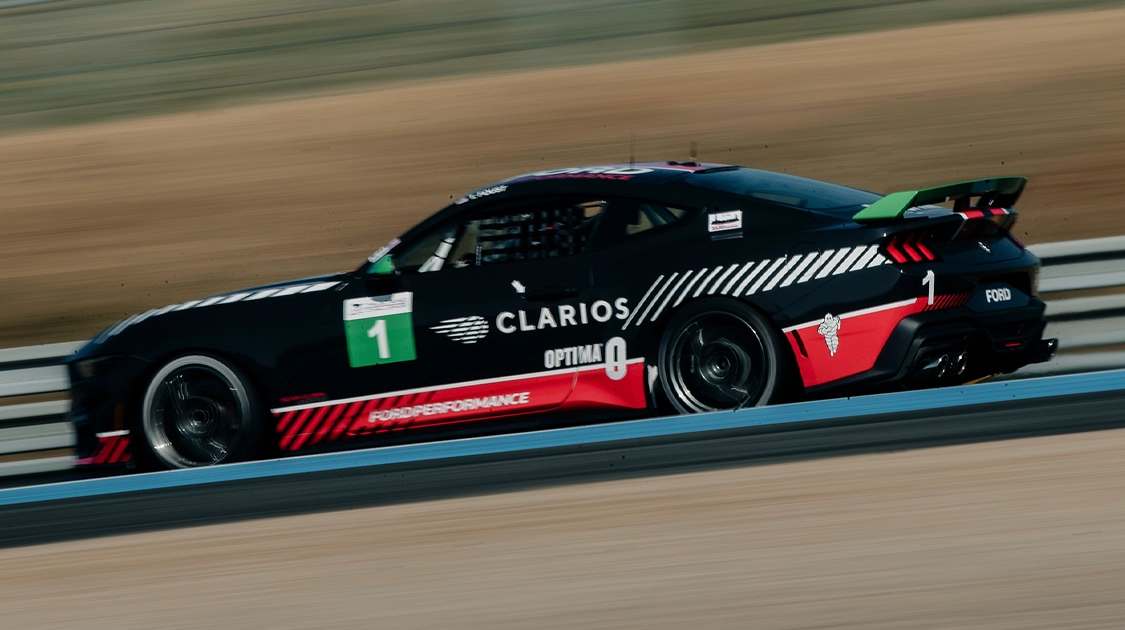 cars racing in mustang series
