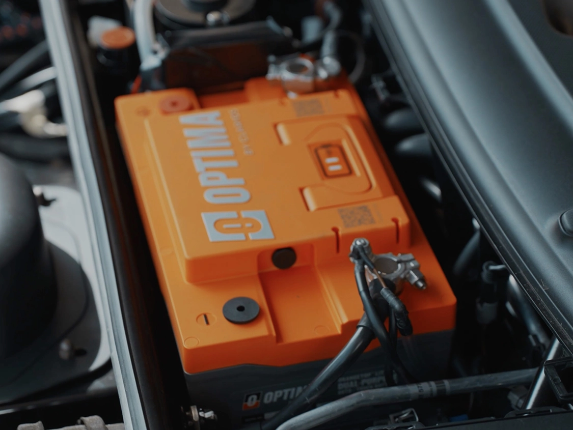 OPTIMA ORANGETOP underhood close-up