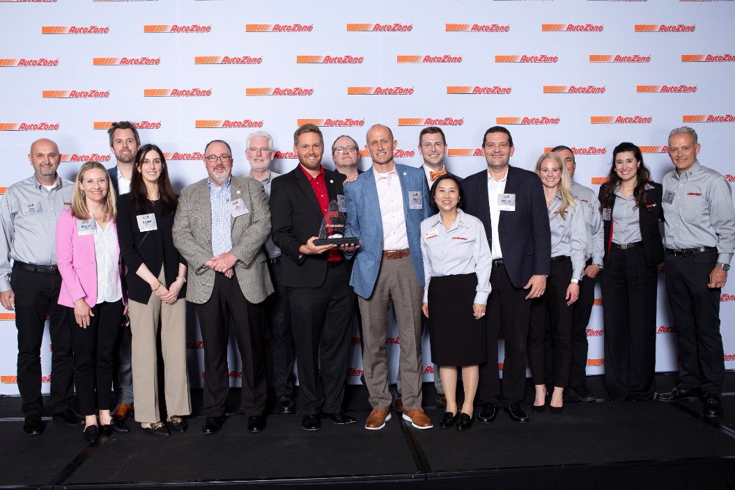 US & Canada Clarios Teams Accepting AutoZone Award